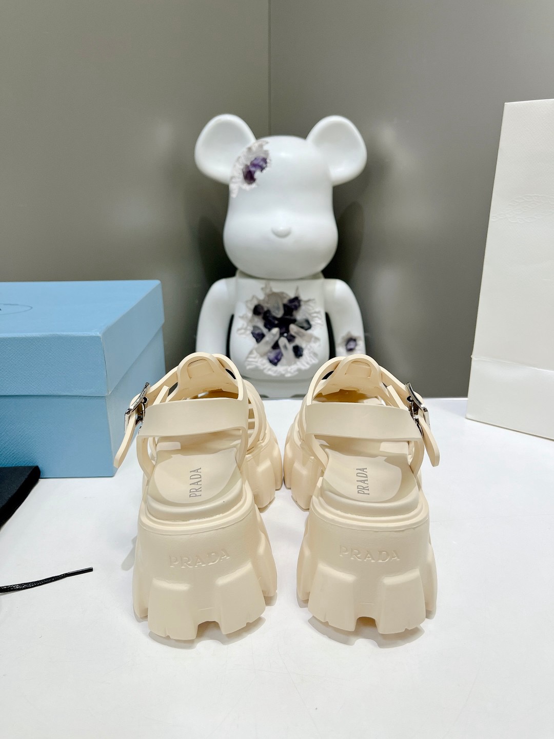 Women Top Quality P*rada shoes