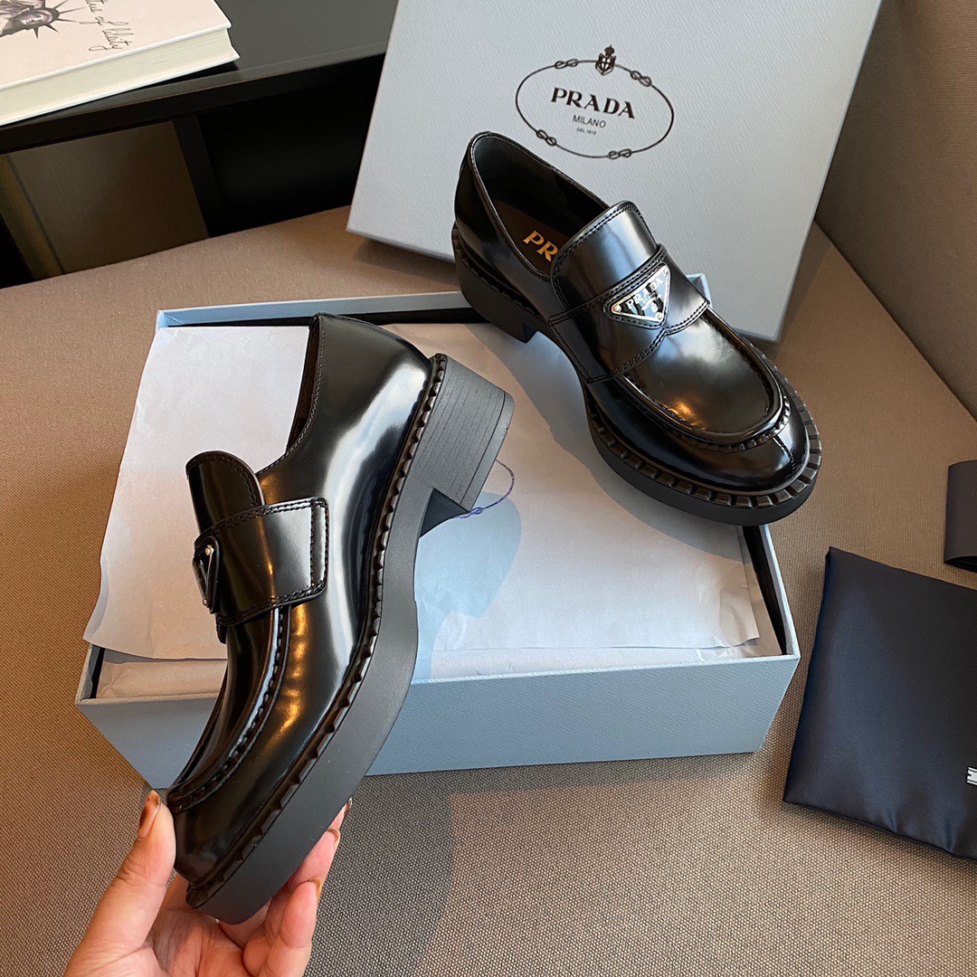 Women Top Quality P*rada shoes