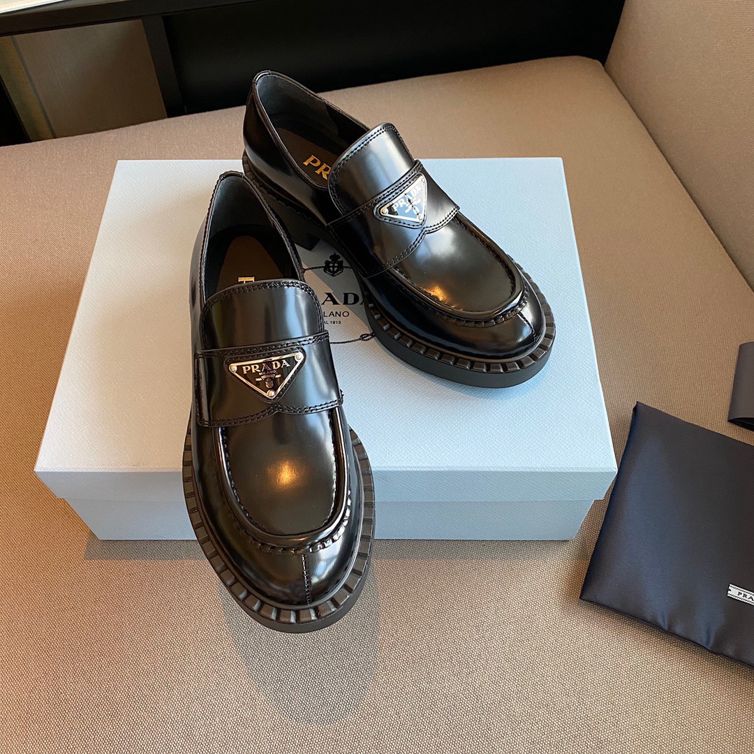 Women Top Quality P*rada shoes