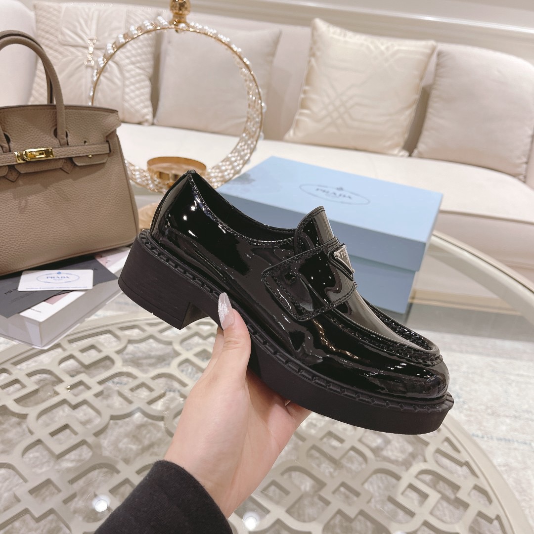 Women Top Quality P*rada shoes