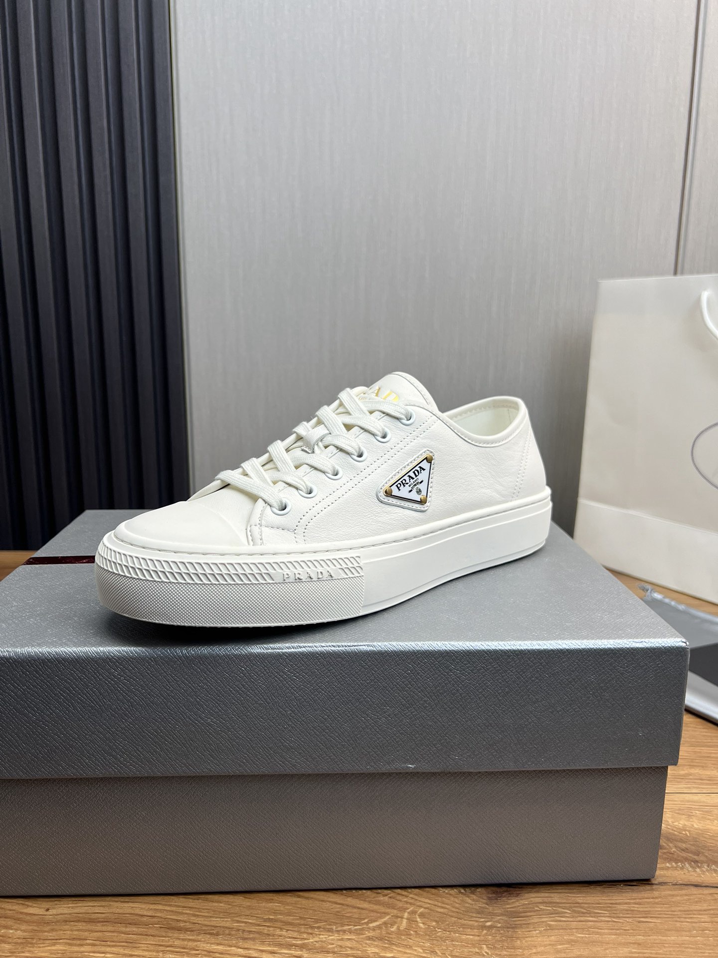Women Men Top Quality P*rada shoes