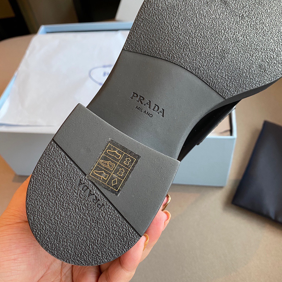 Women Top Quality P*rada shoes