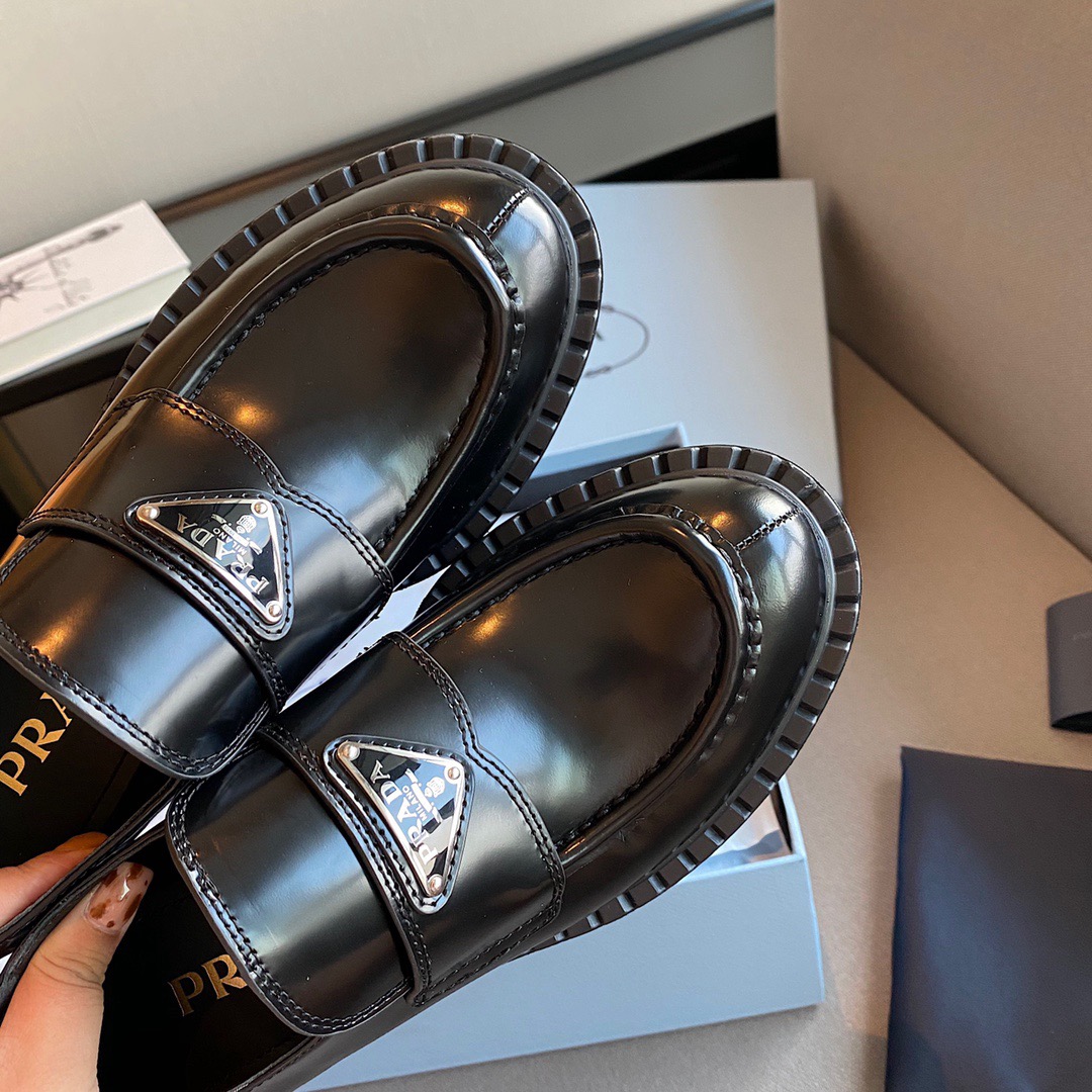 Women Top Quality P*rada shoes